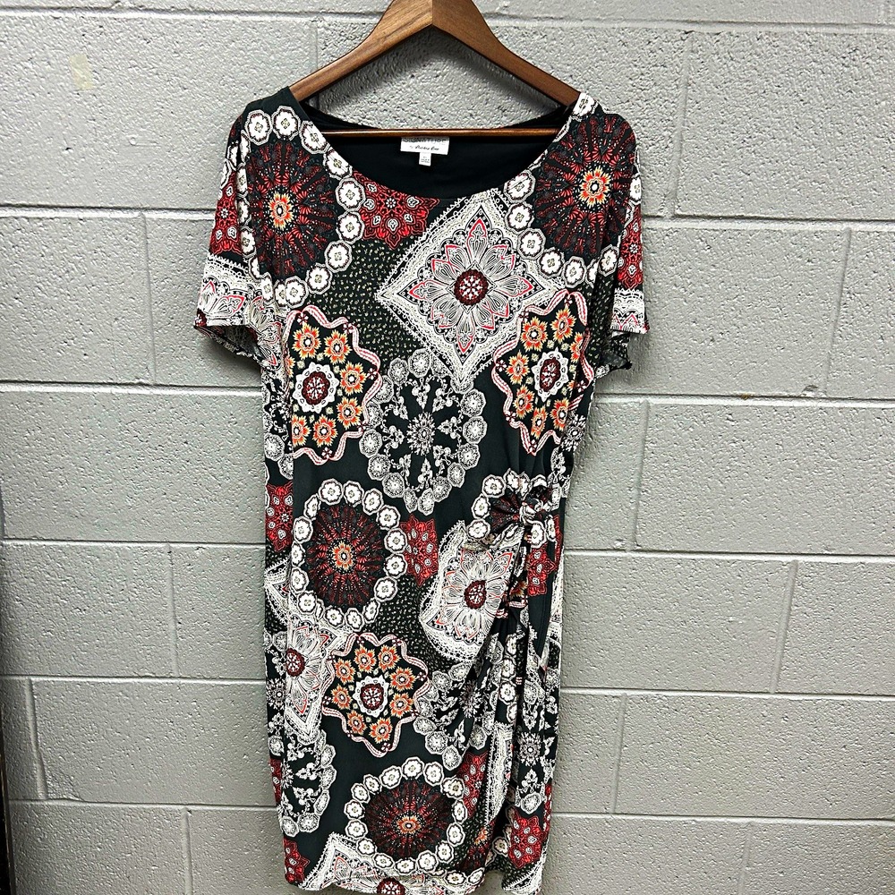 Signature by Robbie Bee Women’s Black Red White Geometric Knit Sheath Dress. XL